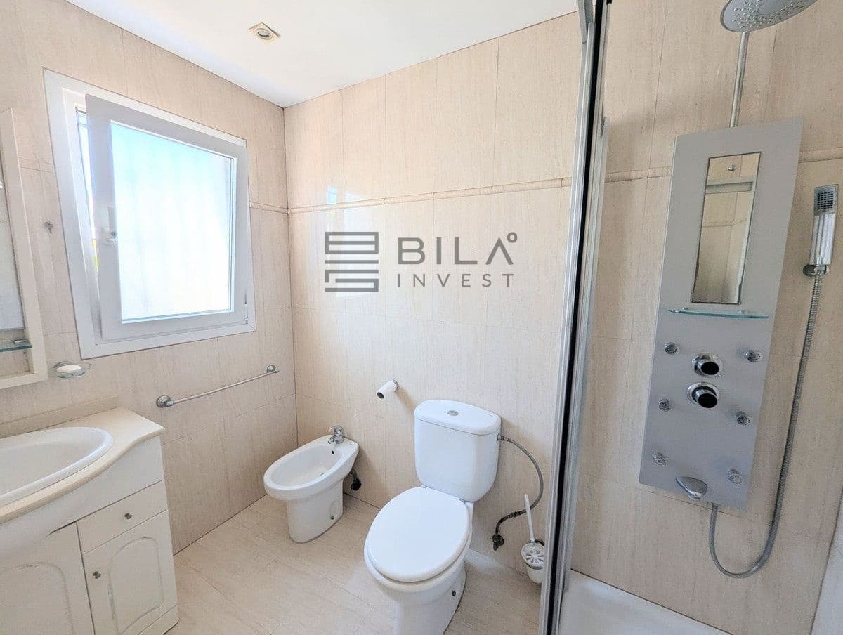 3 makuuhuone Omakotitalo myytävänä paikassa Calahonda mukana uima-altaan 
autotalli - 449 000 € (Ref: 9798420)