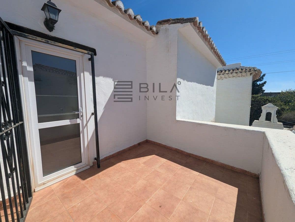 3 makuuhuone Omakotitalo myytävänä paikassa Calahonda mukana uima-altaan 
autotalli - 449 000 € (Ref: 9798420)