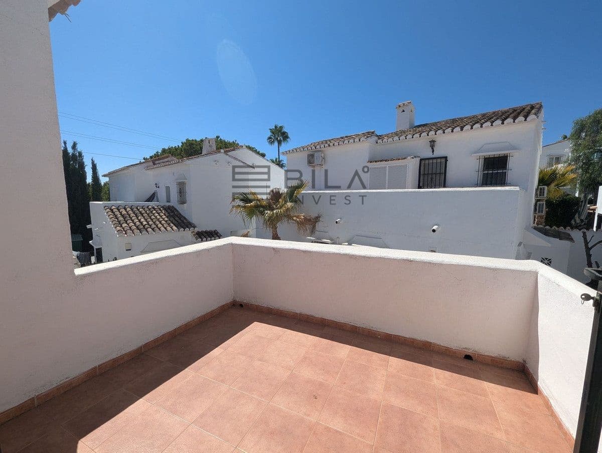 3 makuuhuone Omakotitalo myytävänä paikassa Calahonda mukana uima-altaan 
autotalli - 449 000 € (Ref: 9798420)