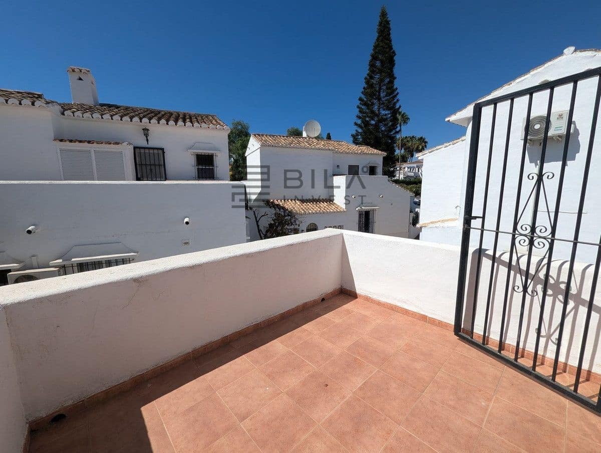 3 makuuhuone Omakotitalo myytävänä paikassa Calahonda mukana uima-altaan 
autotalli - 449 000 € (Ref: 9798420)