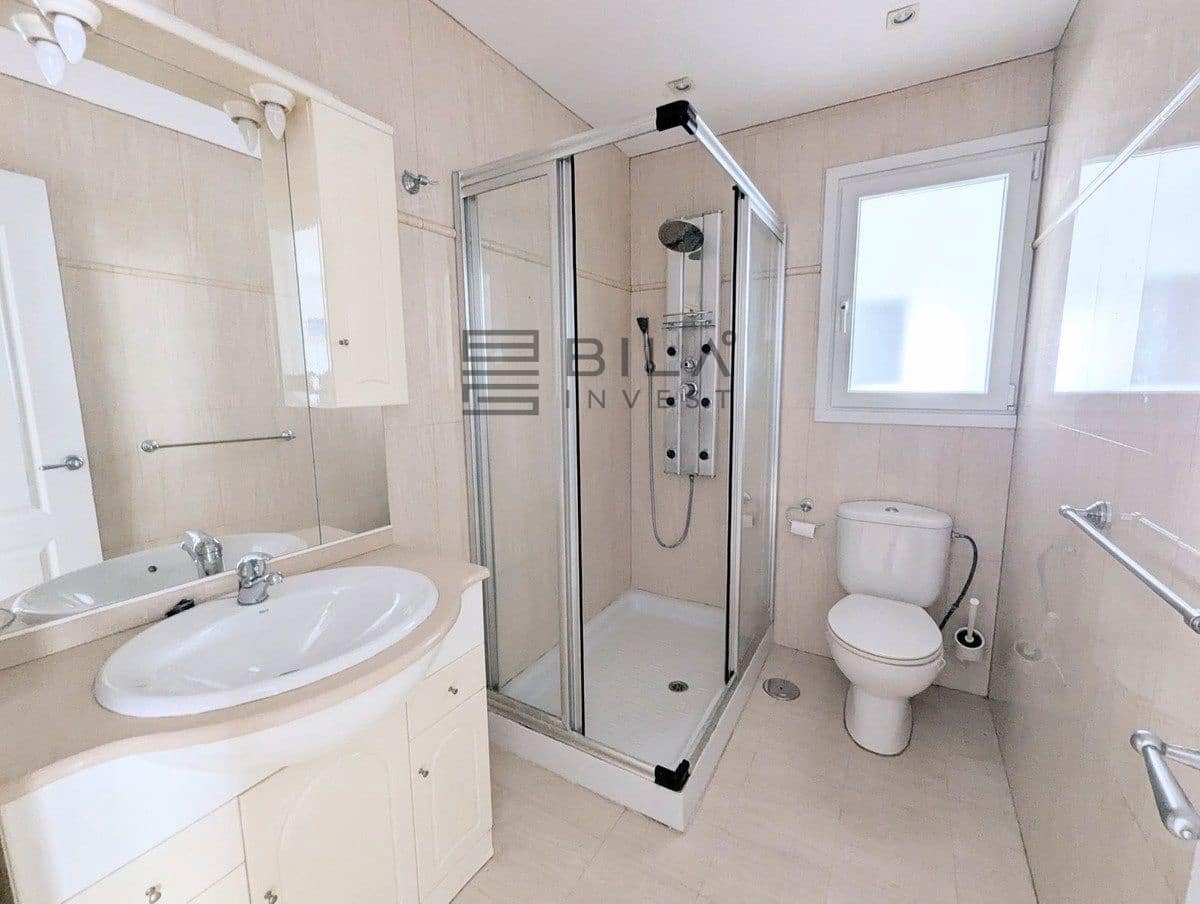 3 makuuhuone Omakotitalo myytävänä paikassa Calahonda mukana uima-altaan 
autotalli - 449 000 € (Ref: 9798420)