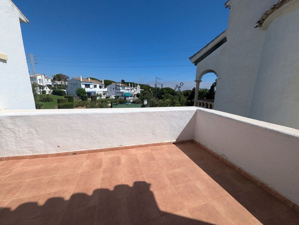 3 makuuhuone Omakotitalo myytävänä paikassa Calahonda mukana uima-altaan 
autotalli - 449 000 € (Ref: 9798420)