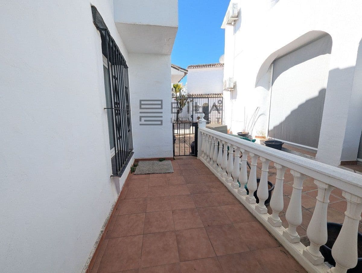 3 makuuhuone Omakotitalo myytävänä paikassa Calahonda mukana uima-altaan 
autotalli - 449 000 € (Ref: 9798420)