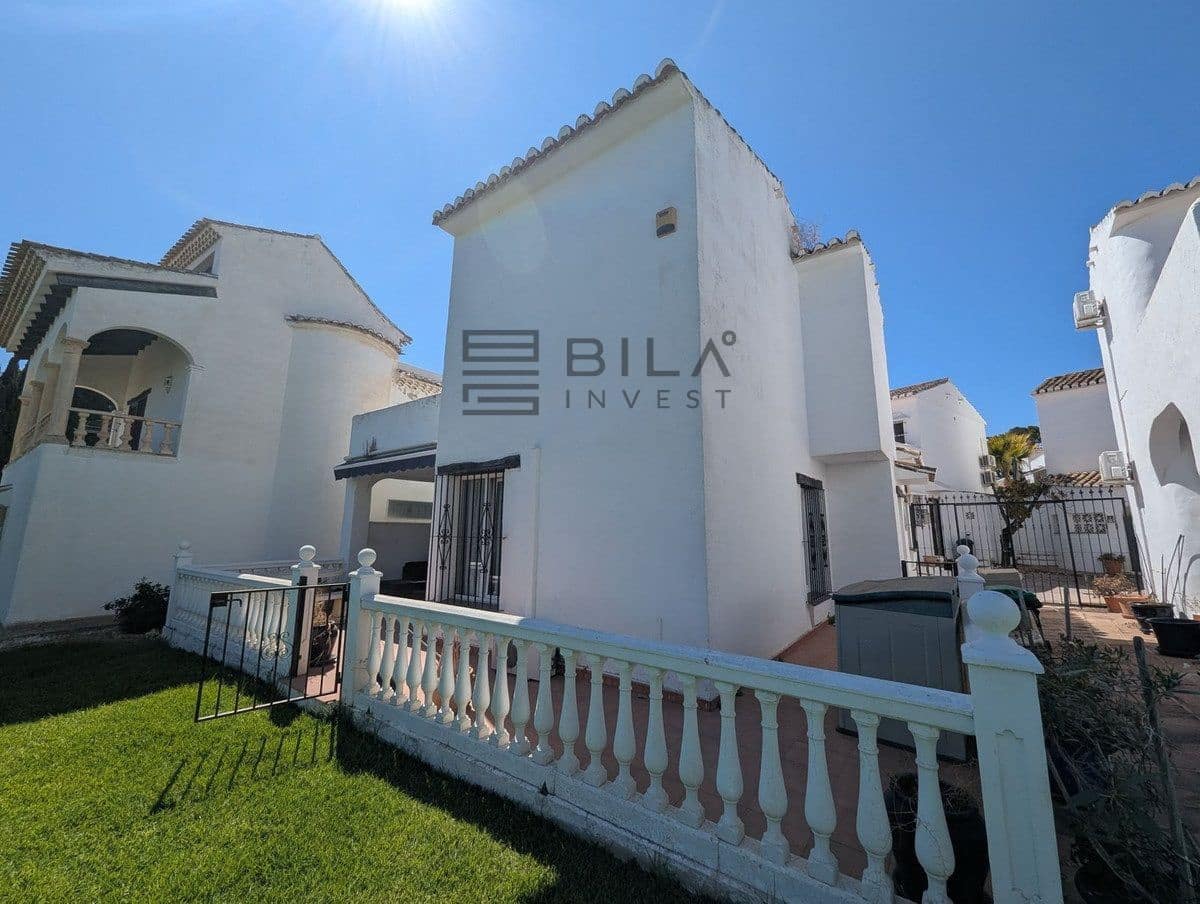 3 makuuhuone Omakotitalo myytävänä paikassa Calahonda mukana uima-altaan 
autotalli - 449 000 € (Ref: 9798420)