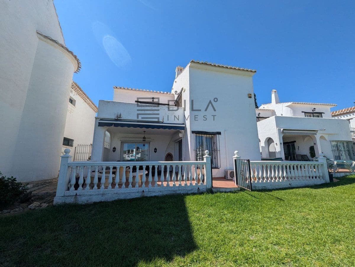 3 makuuhuone Omakotitalo myytävänä paikassa Calahonda mukana uima-altaan 
autotalli - 449 000 € (Ref: 9798420)