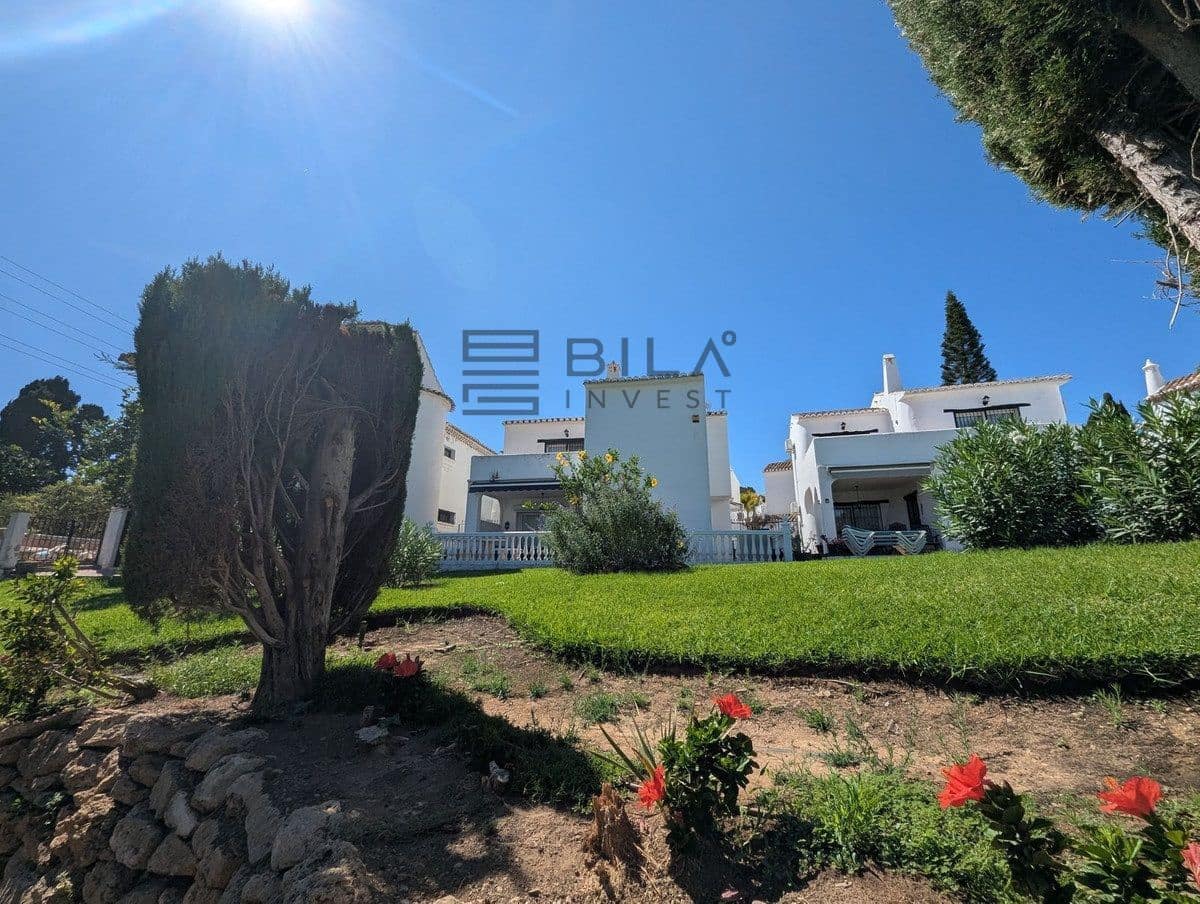 3 makuuhuone Omakotitalo myytävänä paikassa Calahonda mukana uima-altaan 
autotalli - 449 000 € (Ref: 9798420)