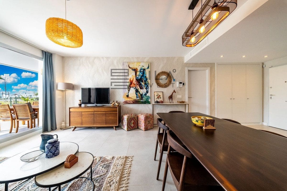 2 makuuhuone Asunto myytävänä paikassa El Chaparral mukana uima-altaan 
autotalli - 475 000 € (Ref: 9798422)