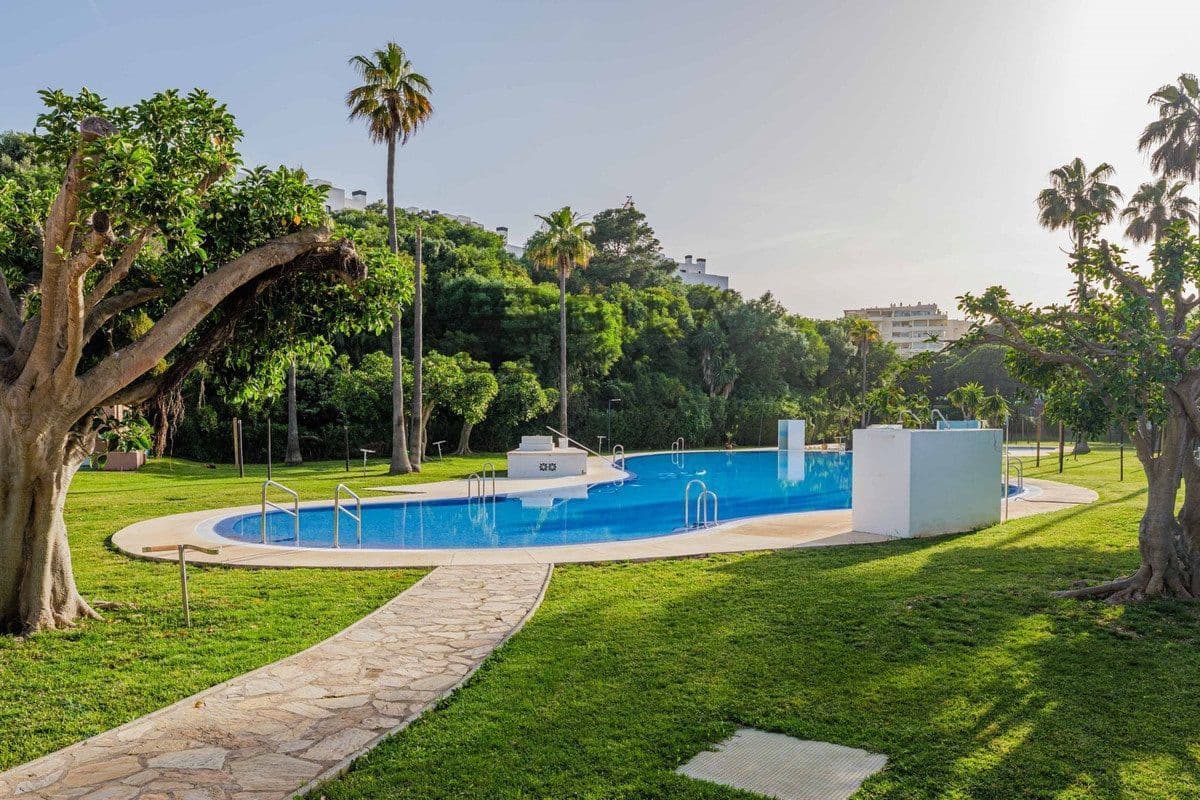 Piso de 2 habitaciones en El Faro en venta con piscina - 289.000 € (Ref: 9807296)