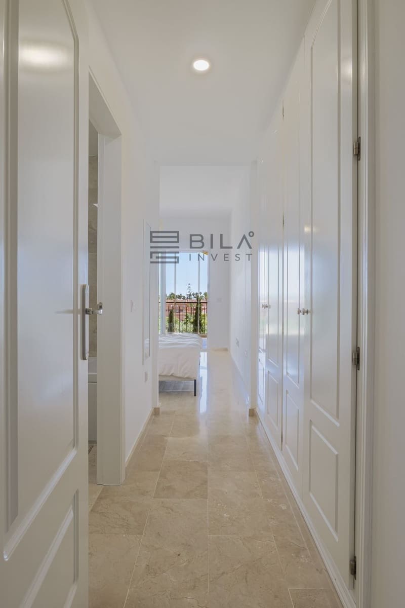 2 bedroom Flat for sale in El Chaparral with pool garage - € 449,000 (Ref: 9807303)