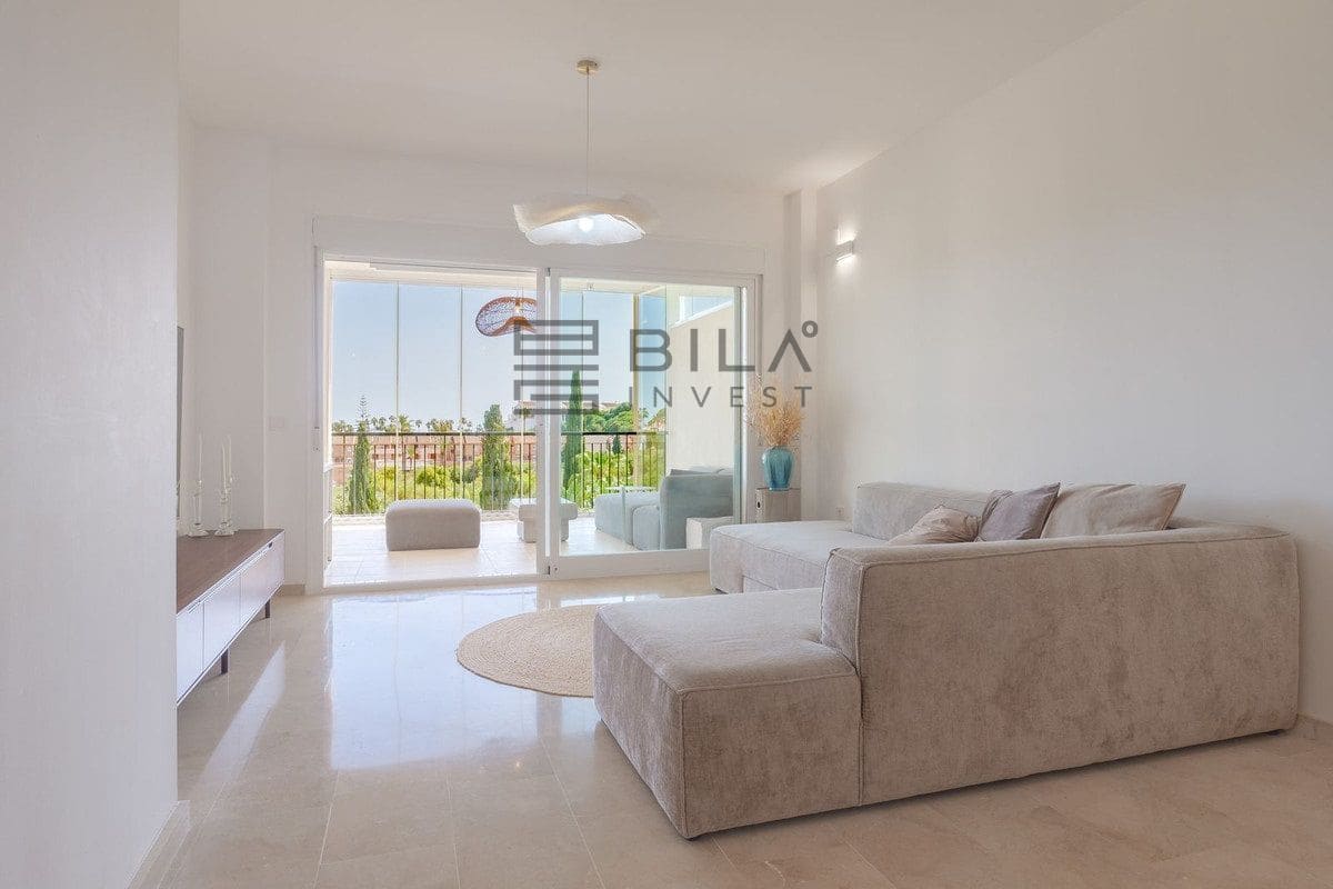 2 bedroom Flat for sale in El Chaparral with pool garage - € 449,000 (Ref: 9807303)
