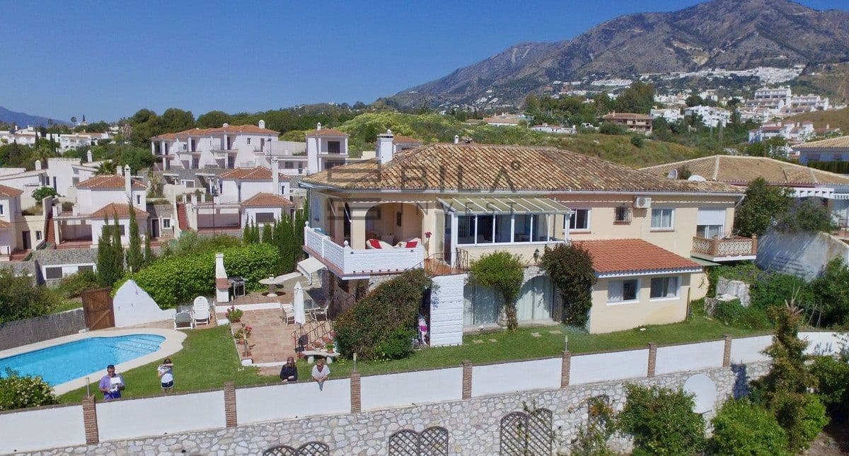 6 sovrum Villa till salu i Mijas med pool - 875 000 € (Ref: 9807304)