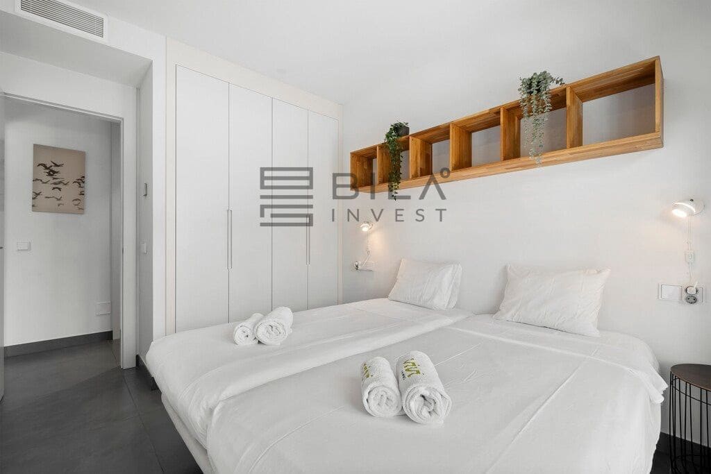2 slaapkamer Flat te koop in Carvajal met zwembad garage - € 475.000 (Ref: 9816212)
