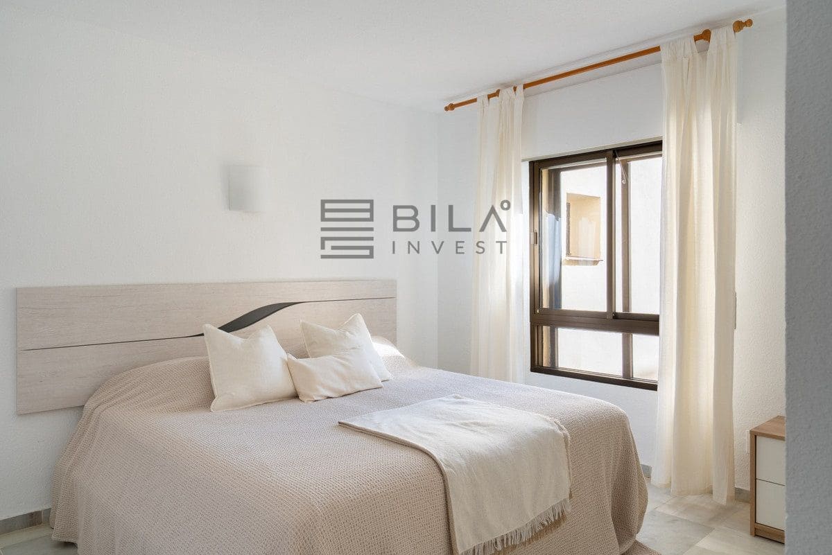 2 makuuhuone Asunto myytävänä paikassa La Cala de Mijas mukana uima-altaan 
autotalli - 550 000 € (Ref: 9816213)