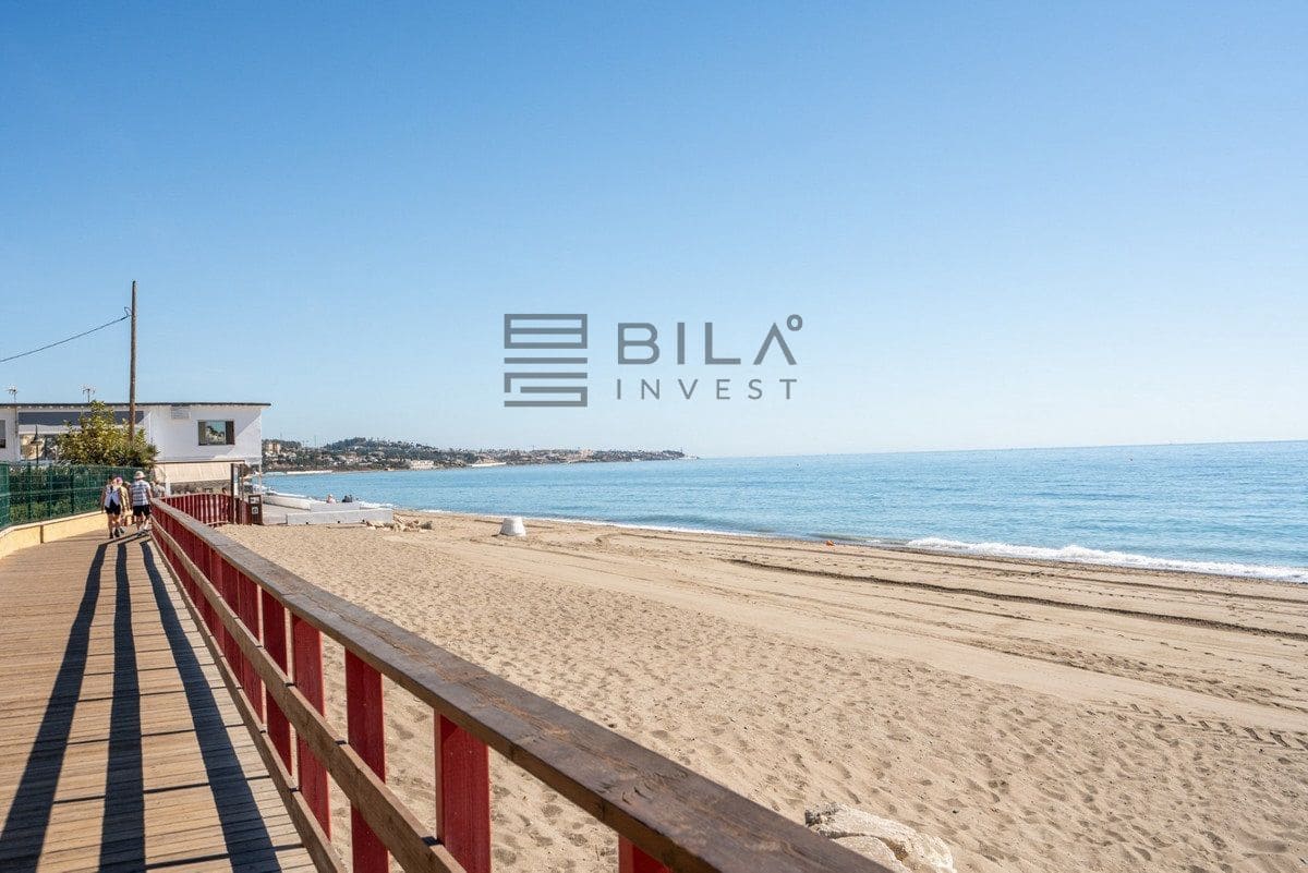 2 makuuhuone Asunto myytävänä paikassa La Cala de Mijas mukana uima-altaan 
autotalli - 550 000 € (Ref: 9816213)