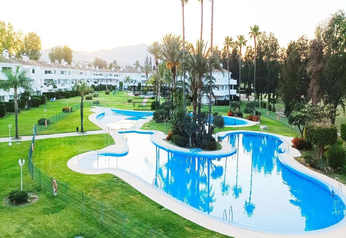 2 sovrum Takvåning till salu i Mijas Golf med pool - 345 000 € (Ref: 9816554)