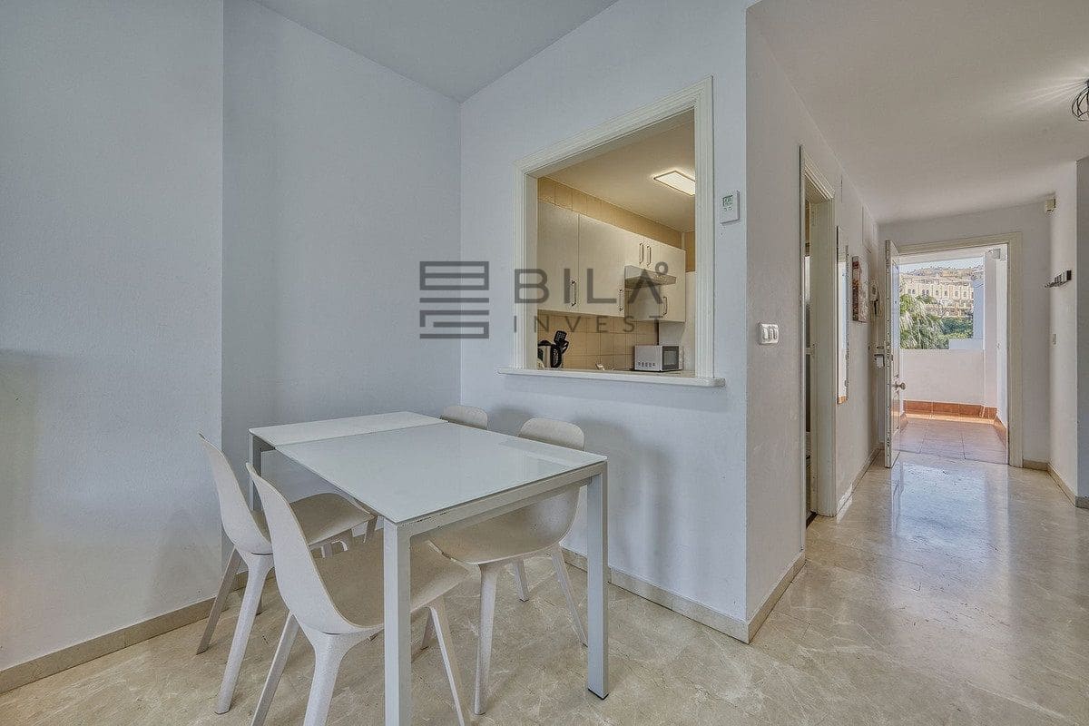 2 slaapkamer Flat te koop in Riviera del Sol met zwembad garage - € 295.000 (Ref: 9816555)