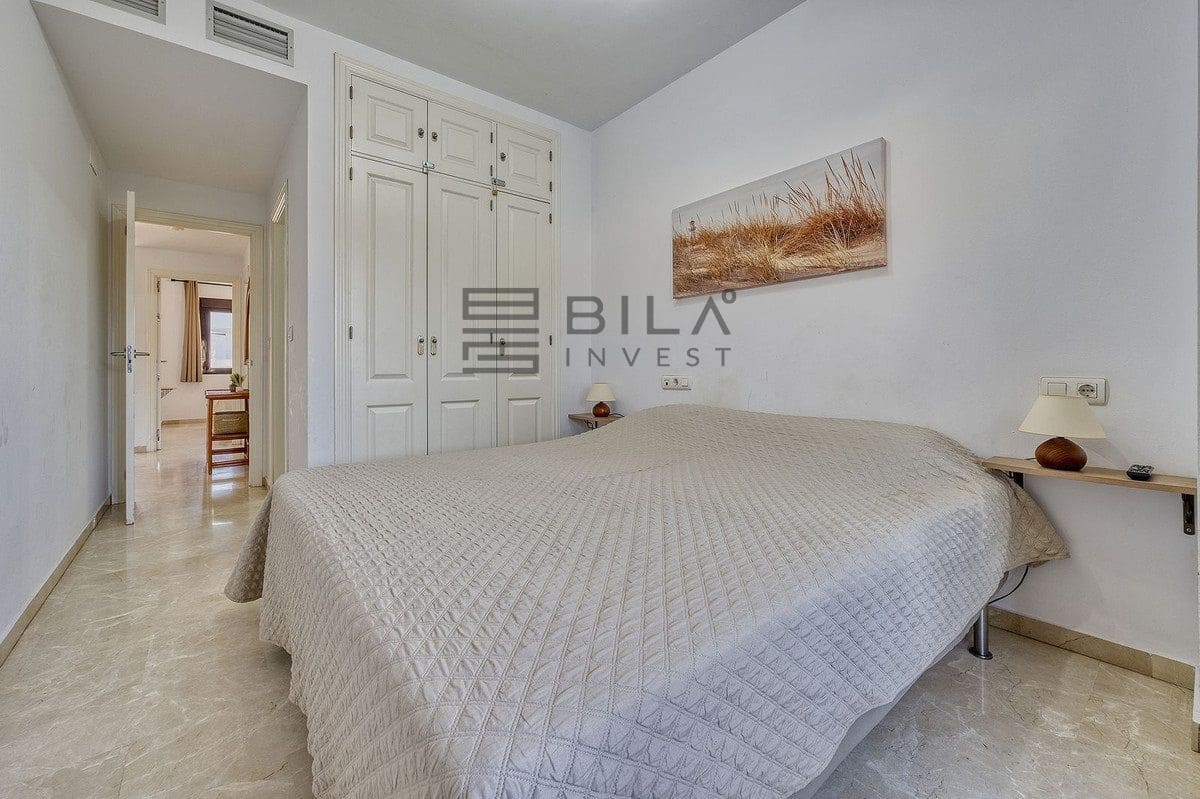 2 slaapkamer Flat te koop in Riviera del Sol met zwembad garage - € 295.000 (Ref: 9816555)
