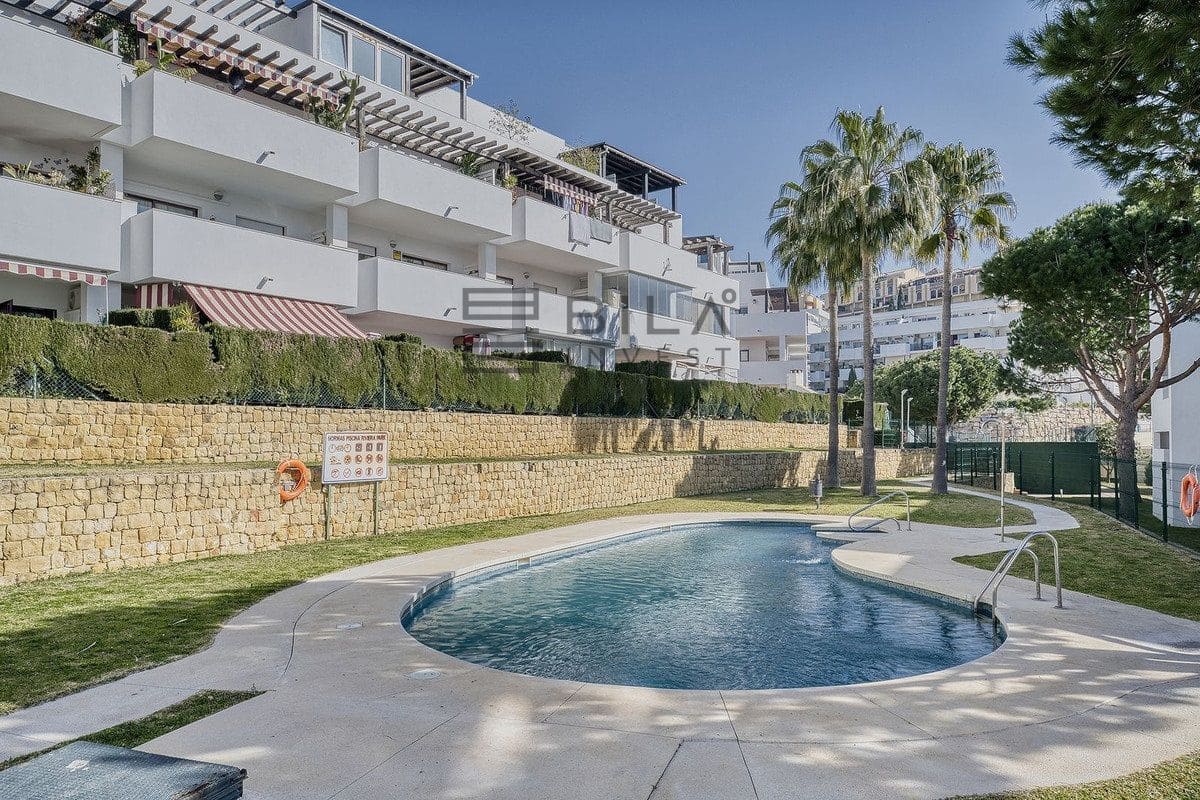 2 slaapkamer Flat te koop in Riviera del Sol met zwembad garage - € 295.000 (Ref: 9816555)