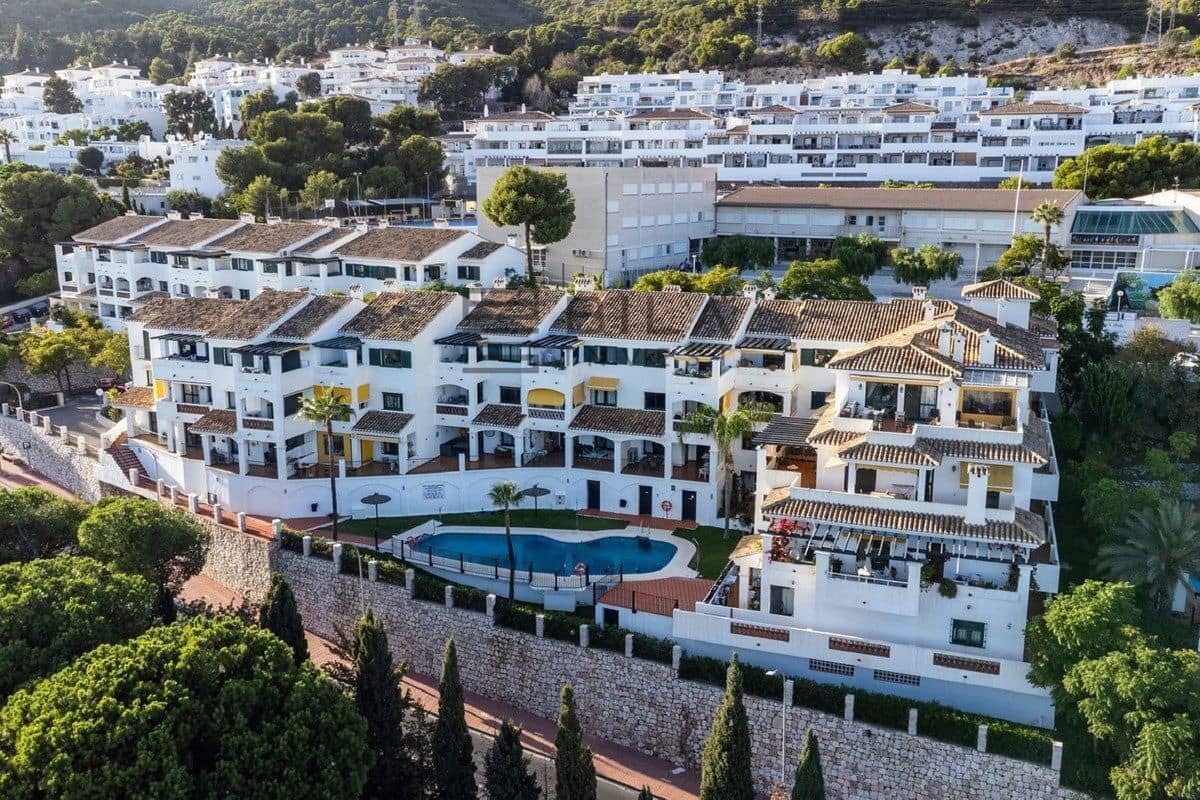 Piso de 3 habitaciones en Benalmádena en venta con piscina garaje - 549.000 € (Ref: 9816556)