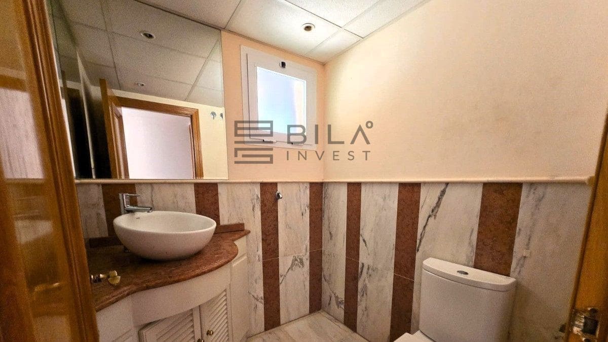 4 makuuhuone Omakotitalo myytävänä paikassa La Cala de Mijas mukana uima-altaan 
autotalli - 569 500 € (Ref: 9816867)