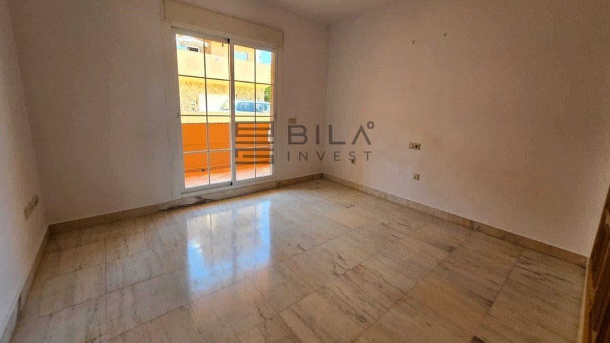 4 makuuhuone Omakotitalo myytävänä paikassa La Cala de Mijas mukana uima-altaan 
autotalli - 569 500 € (Ref: 9816867)