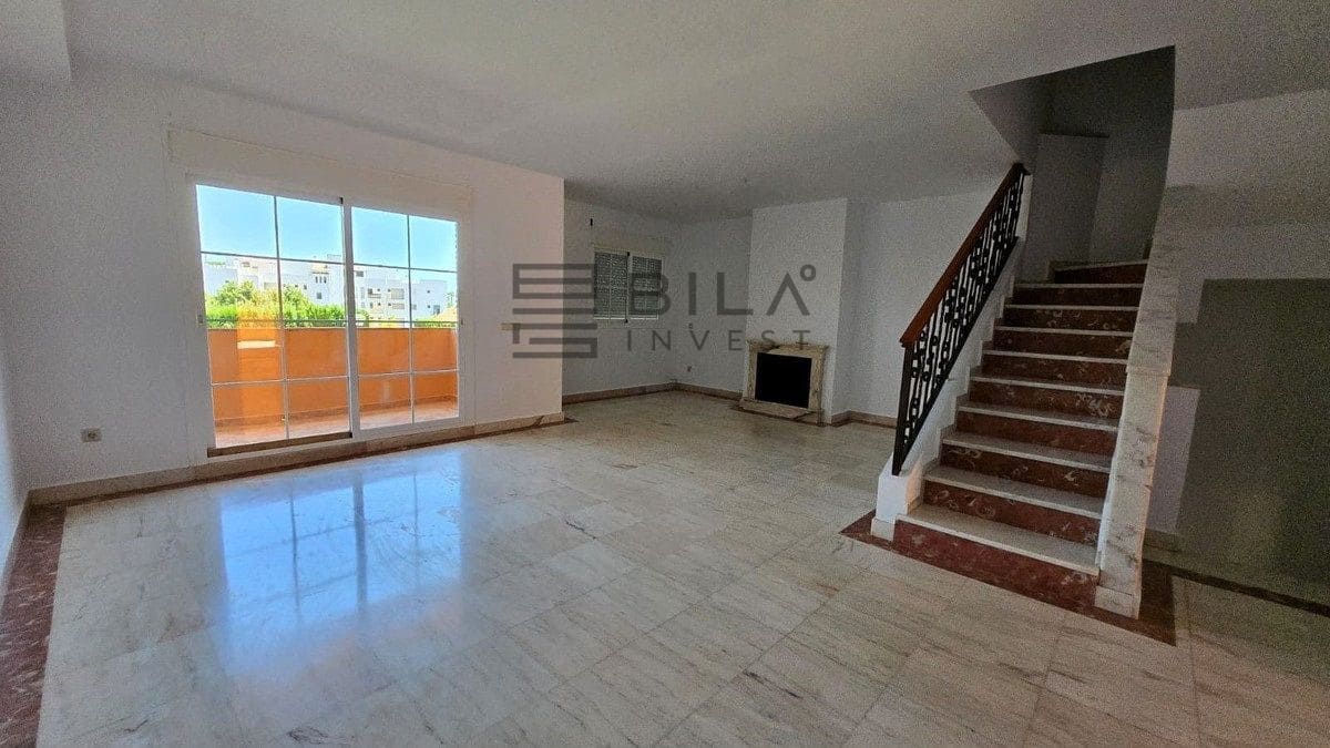 4 makuuhuone Omakotitalo myytävänä paikassa La Cala de Mijas mukana uima-altaan 
autotalli - 569 500 € (Ref: 9816867)