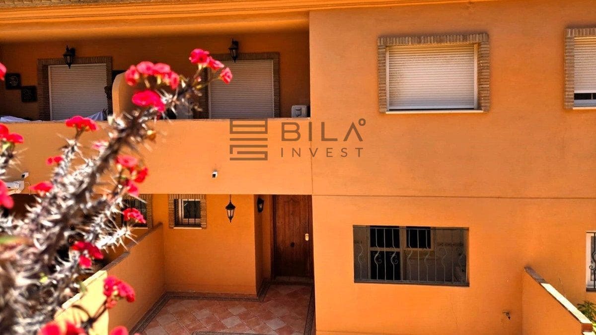 4 makuuhuone Omakotitalo myytävänä paikassa La Cala de Mijas mukana uima-altaan 
autotalli - 569 500 € (Ref: 9816867)