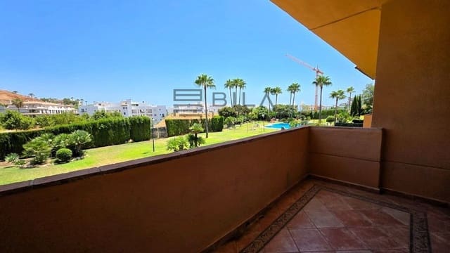 4 makuuhuone Omakotitalo myytävänä paikassa La Cala de Mijas, Mijas mukana uima-altaan 
autotalli - 569 500 € (Ref: 9816867)
