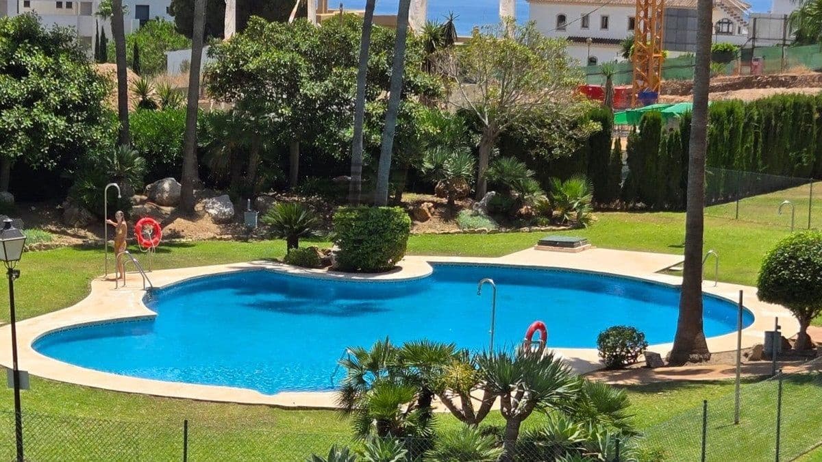 4 makuuhuone Omakotitalo myytävänä paikassa La Cala de Mijas mukana uima-altaan 
autotalli - 569 500 € (Ref: 9816867)
