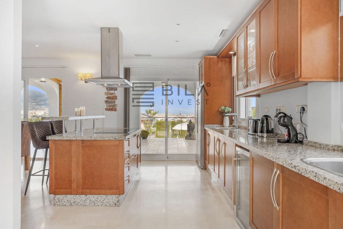 5 sovrum Villa till salu i Cerro del Aguila med pool garage - 995 000 € (Ref: 9816872)