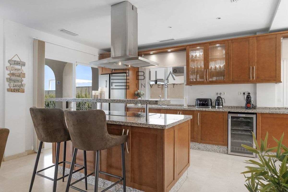 5 sovrum Villa till salu i Cerro del Aguila med pool garage - 995 000 € (Ref: 9816872)
