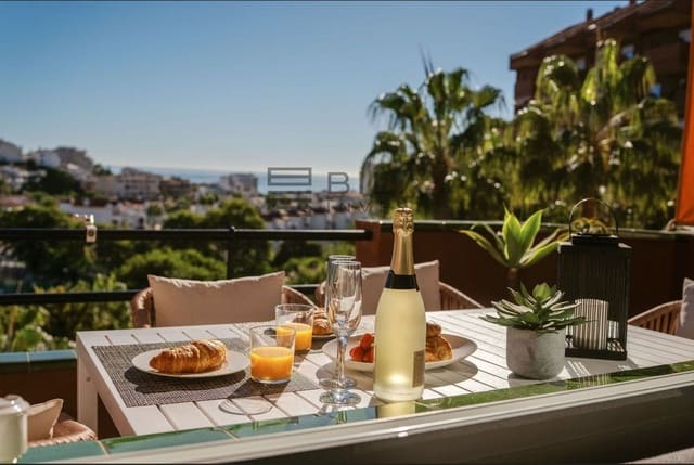 Ático de 3 habitaciones en Benalmadena Costa, Benalmádena en venta con piscina - 629.000 € (Ref: 9816873)