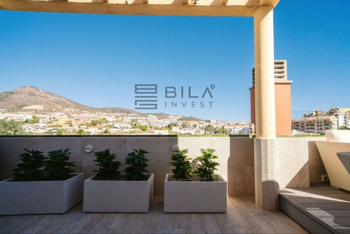 Ático de 3 habitaciones en Benalmadena Costa en venta con piscina - 629.000 € (Ref: 9816873)