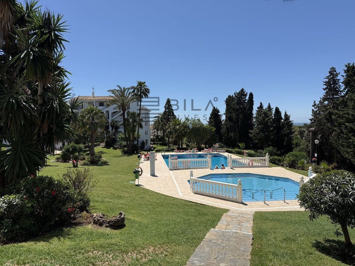 2 slaapkamer Flat te koop in Riviera del Sol met zwembad garage - € 359.000 (Ref: 9820915)