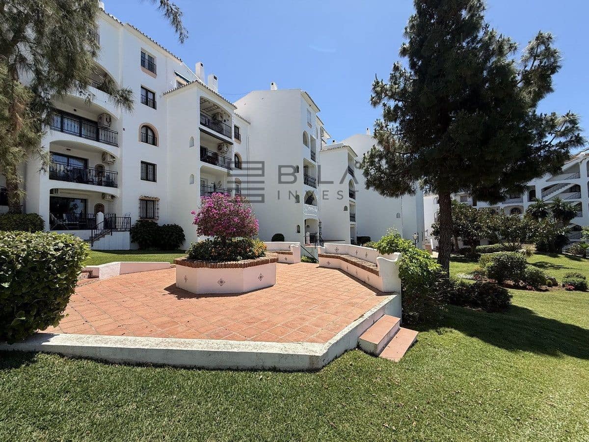 2 slaapkamer Flat te koop in Riviera del Sol met zwembad garage - € 359.000 (Ref: 9820915)
