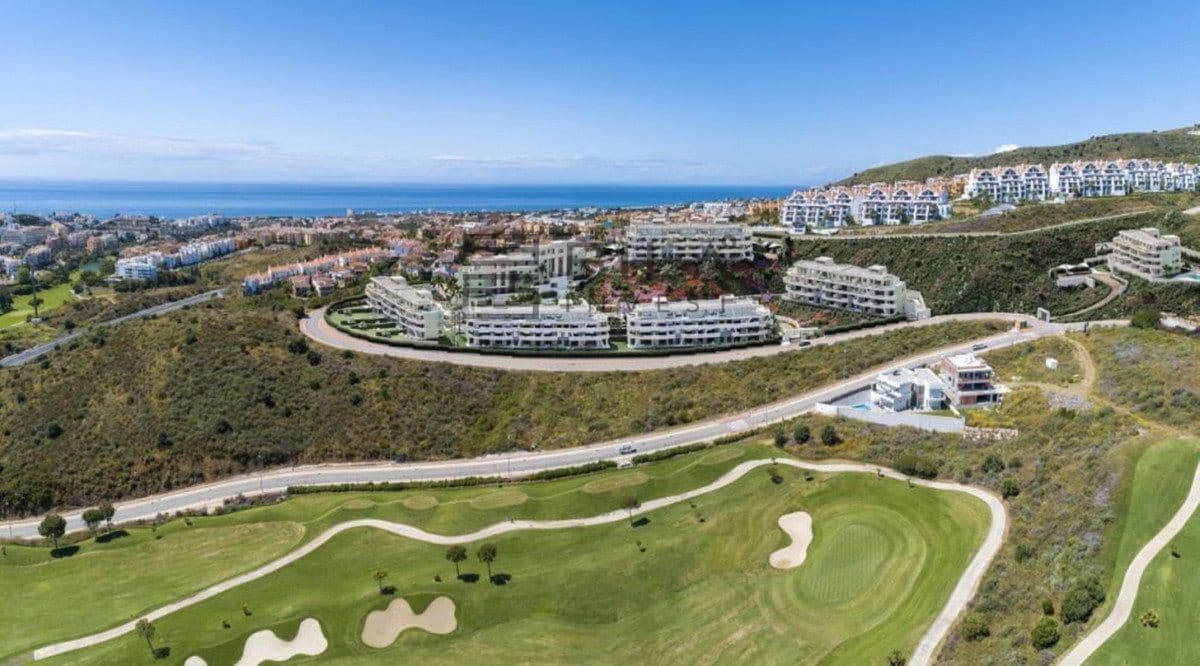 2 slaapkamer Penthouse te koop in La Cala de Mijas met zwembad - € 495.000 (Ref: 9820918)