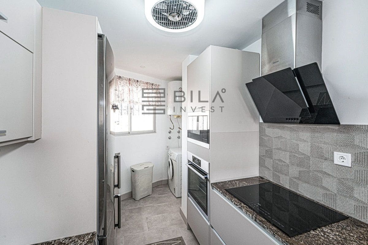 2 bedroom Flat for sale in Fuengirola with pool garage - € 429,000 (Ref: 9820919)