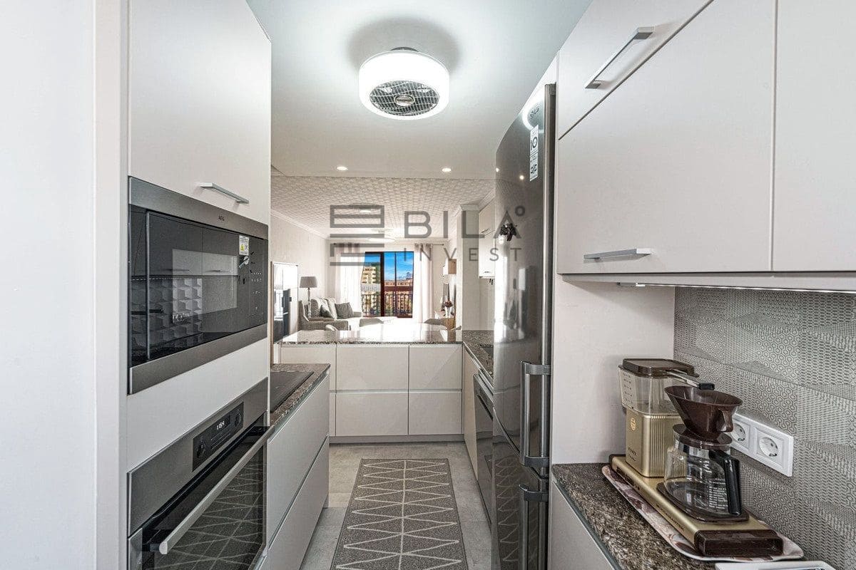 2 bedroom Flat for sale in Fuengirola with pool garage - € 429,000 (Ref: 9820919)