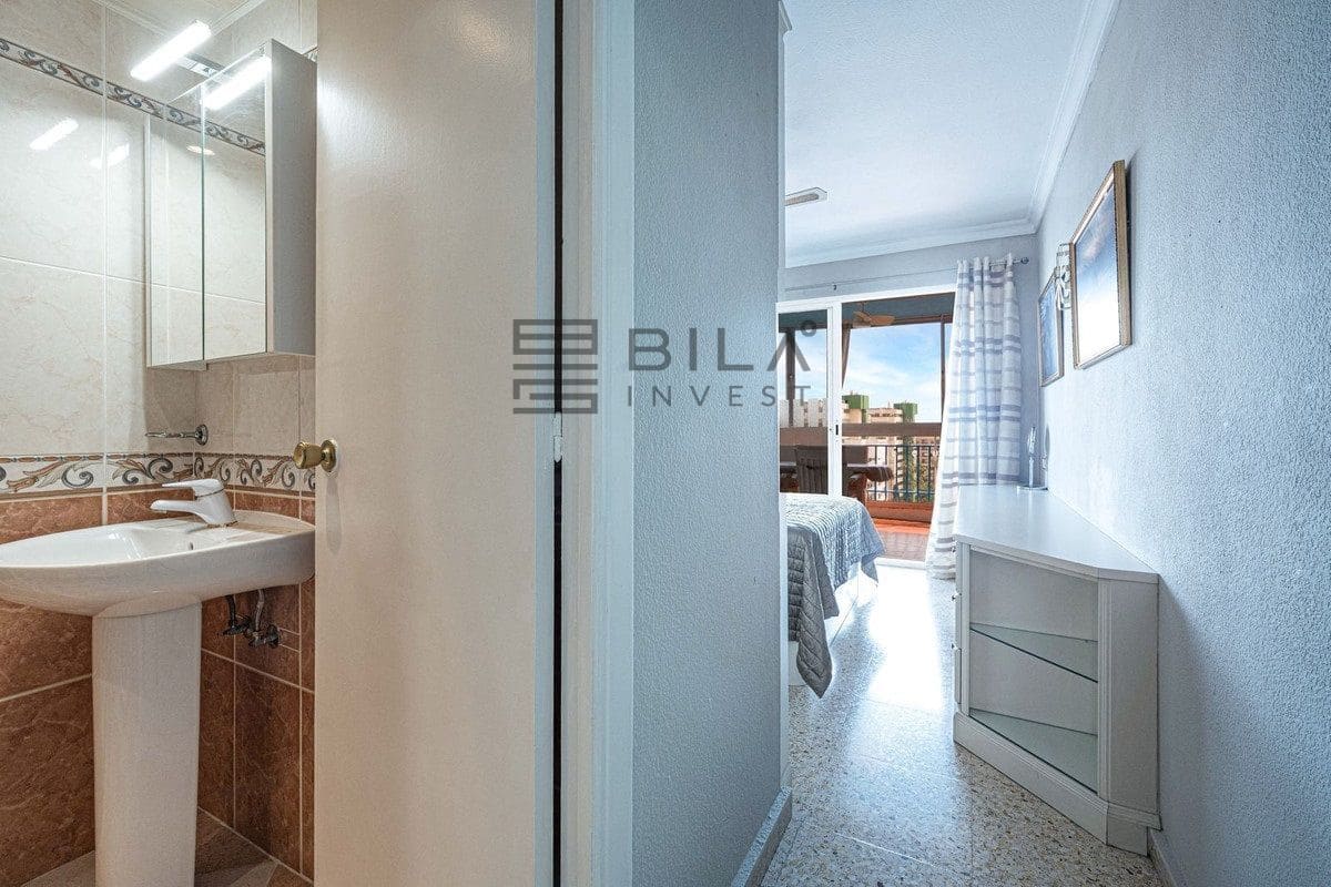 2 bedroom Flat for sale in Fuengirola with pool garage - € 429,000 (Ref: 9820919)
