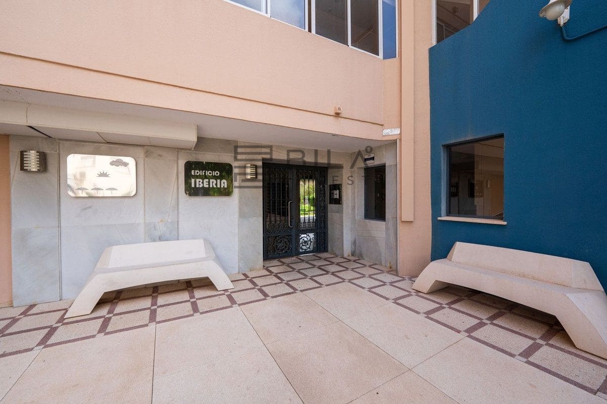 2 bedroom Flat for sale in Fuengirola with pool garage - € 429,000 (Ref: 9820919)