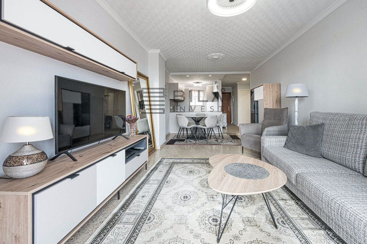 2 bedroom Flat for sale in Fuengirola with pool garage - € 429,000 (Ref: 9820919)