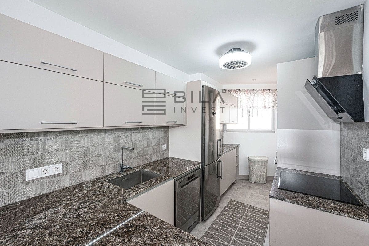 2 bedroom Flat for sale in Fuengirola with pool garage - € 429,000 (Ref: 9820919)