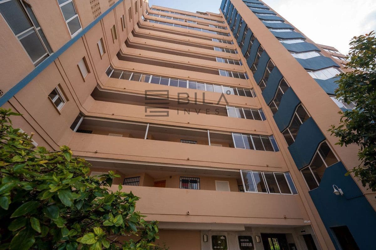 2 bedroom Flat for sale in Fuengirola with pool garage - € 429,000 (Ref: 9820919)