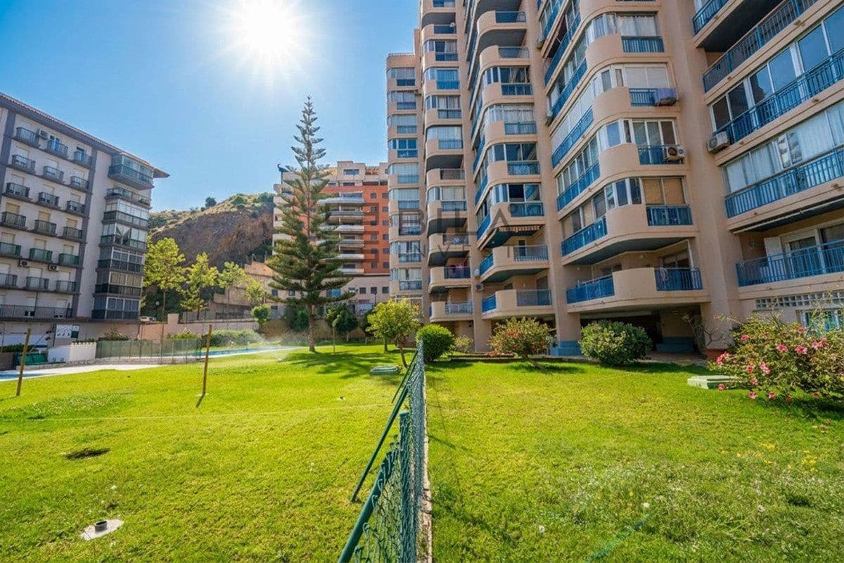 2 bedroom Flat for sale in Fuengirola with pool garage - € 429,000 (Ref: 9820919)