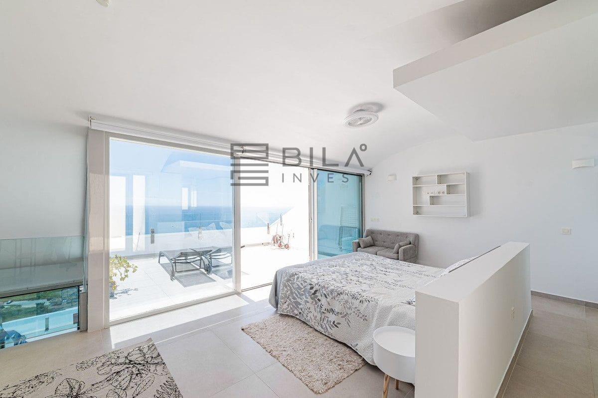 Ático de 3 habitaciones en La Capellania en venta con piscina - 1.135.000 € (Ref: 9820921)