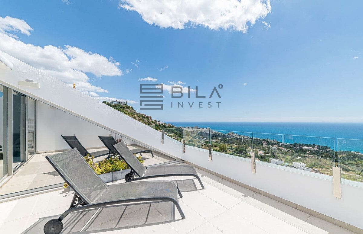 Ático de 3 habitaciones en La Capellania en venta con piscina - 1.135.000 € (Ref: 9820921)