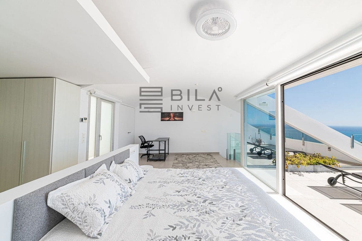 Ático de 3 habitaciones en La Capellania en venta con piscina - 1.135.000 € (Ref: 9820921)