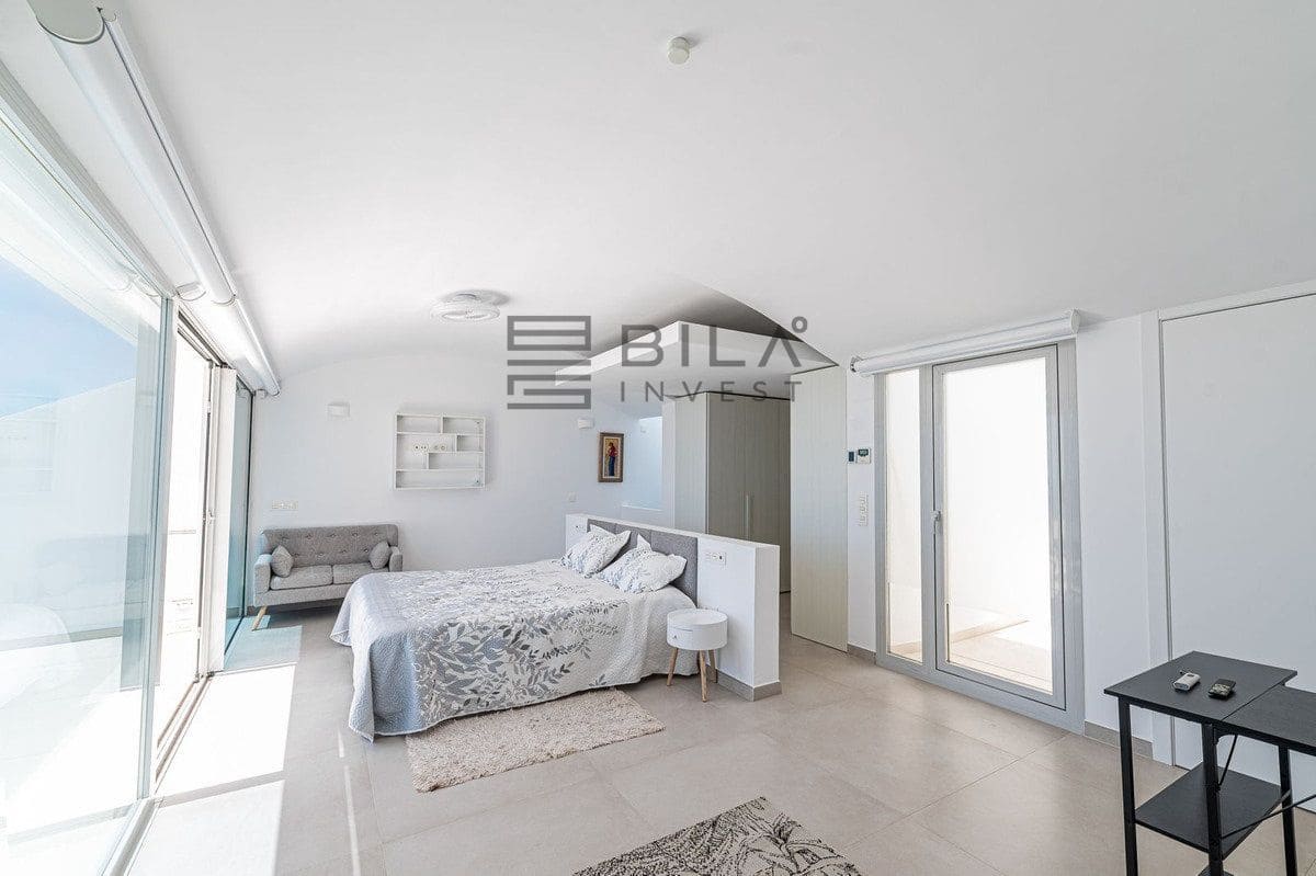 Ático de 3 habitaciones en La Capellania en venta con piscina - 1.135.000 € (Ref: 9820921)