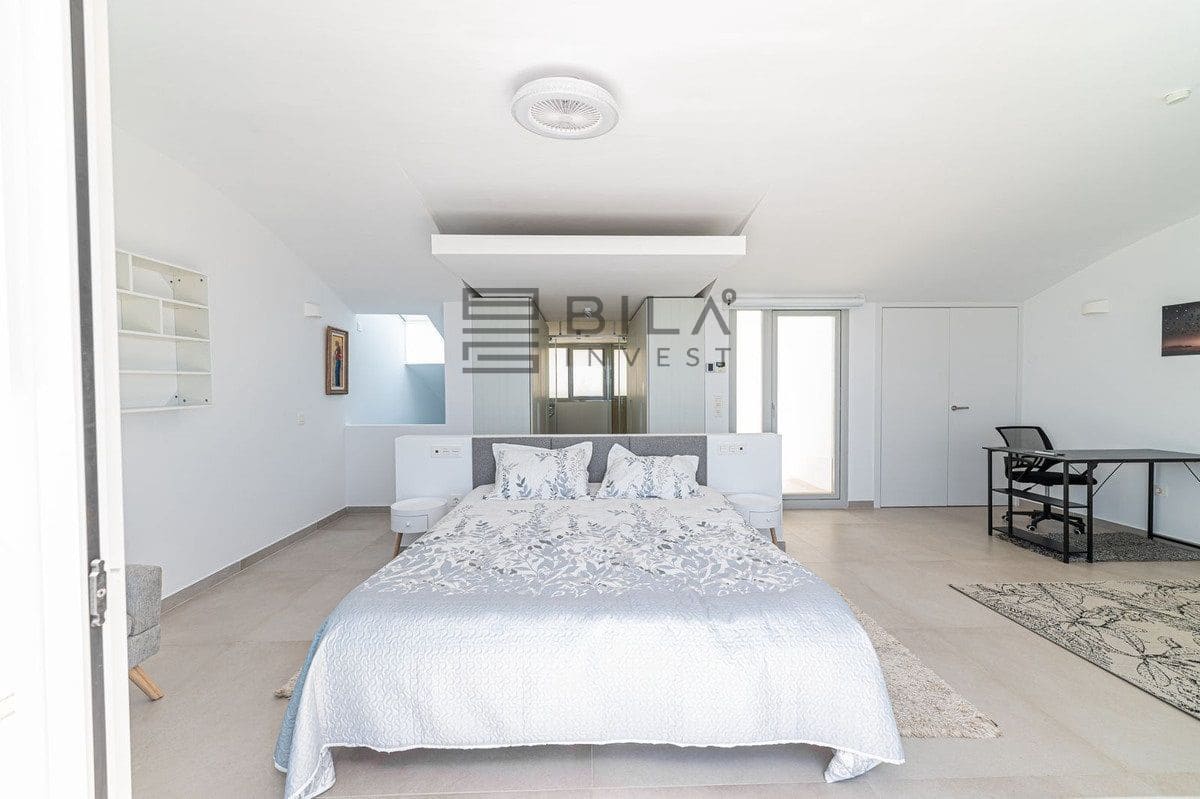 Ático de 3 habitaciones en La Capellania en venta con piscina - 1.135.000 € (Ref: 9820921)