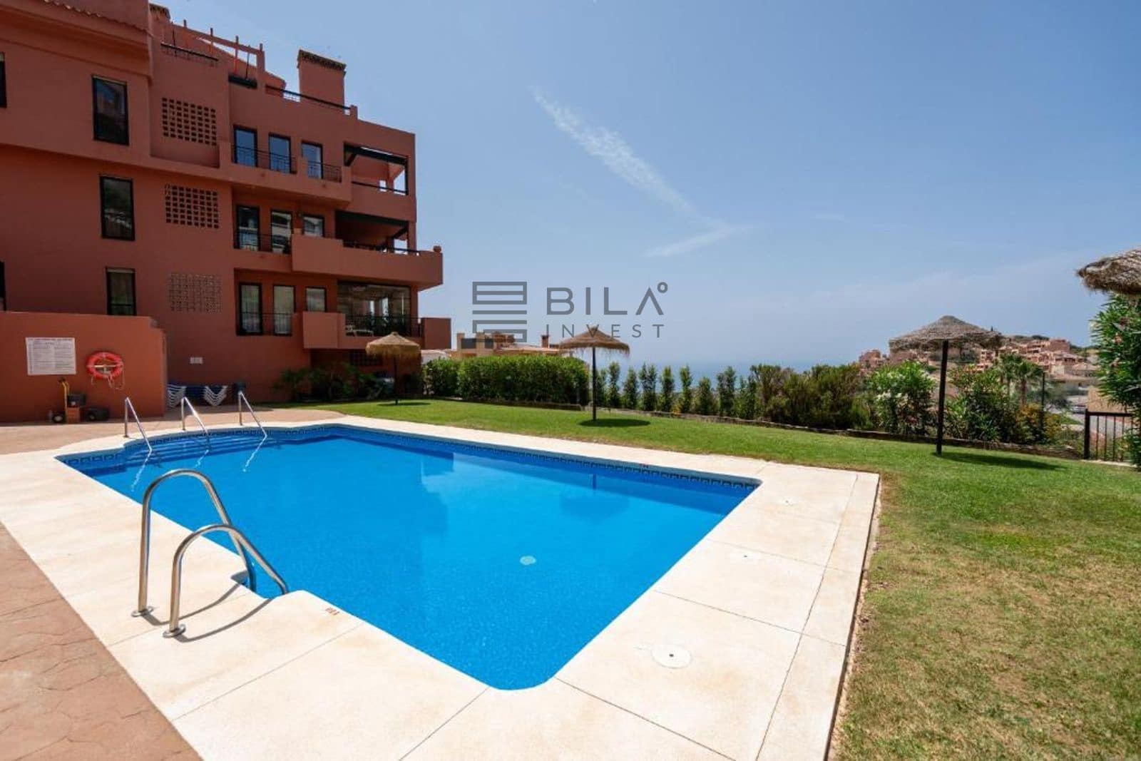 2 slaapkamer Flat te koop in Calahonda met zwembad garage - € 330.000 (Ref: 9823806)